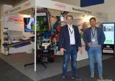 Han Smits and Vincent Sanders of Munckhof Fruit Tech Innovators had a stand at Fruit Logistica for the first time. In hall 3.1 there was room for the Pluk-O-Trak that allows fruit growers to measure yields and register working hours, among other things, while using drone images to very precisely control the root knife, among other things. M-Connect provides the connection between the machines.